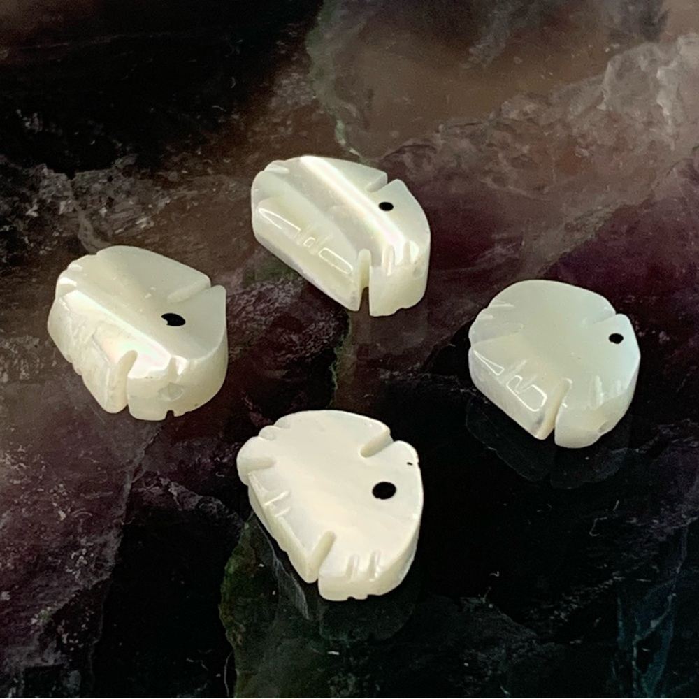 4 Hand Carved Mother of Pearl Fish Fetish Beads MOP Angelfish Vintage Lot 10mm - Picture 12 of 16